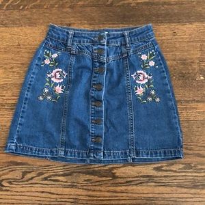Mudd embroidered front buttons jean skirt size 1